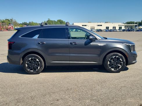 Used 2024 Kia Sorento S w/ Panoramic Sunroof Package AWD/4WD image 4