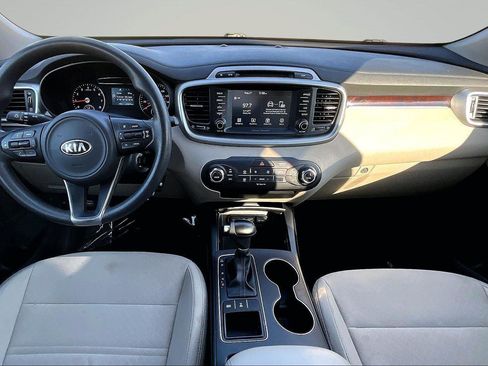 Used 2018 Kia Sorento AWD image 17