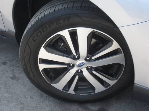 Used 2019 Subaru Outback 2.5i Limited AWD/4WD image 4