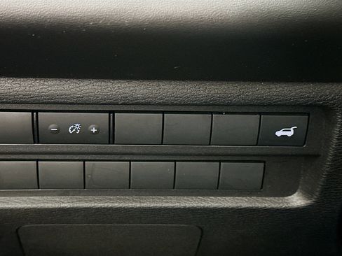 Used 2025 Mitsubishi Outlander SE image 17