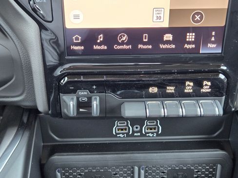 New 2026 RAM 2500 Laramie w/ Night Edition AWD/4WD image 17