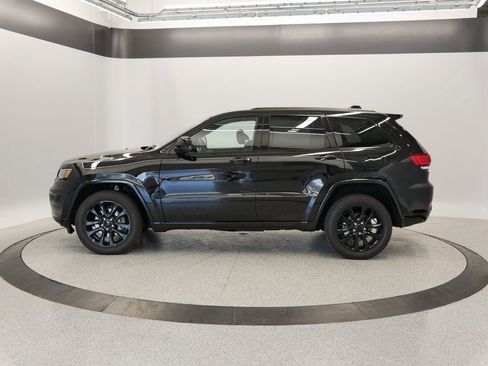 Certified 2022 Jeep Grand Cherokee Laredo X image 42