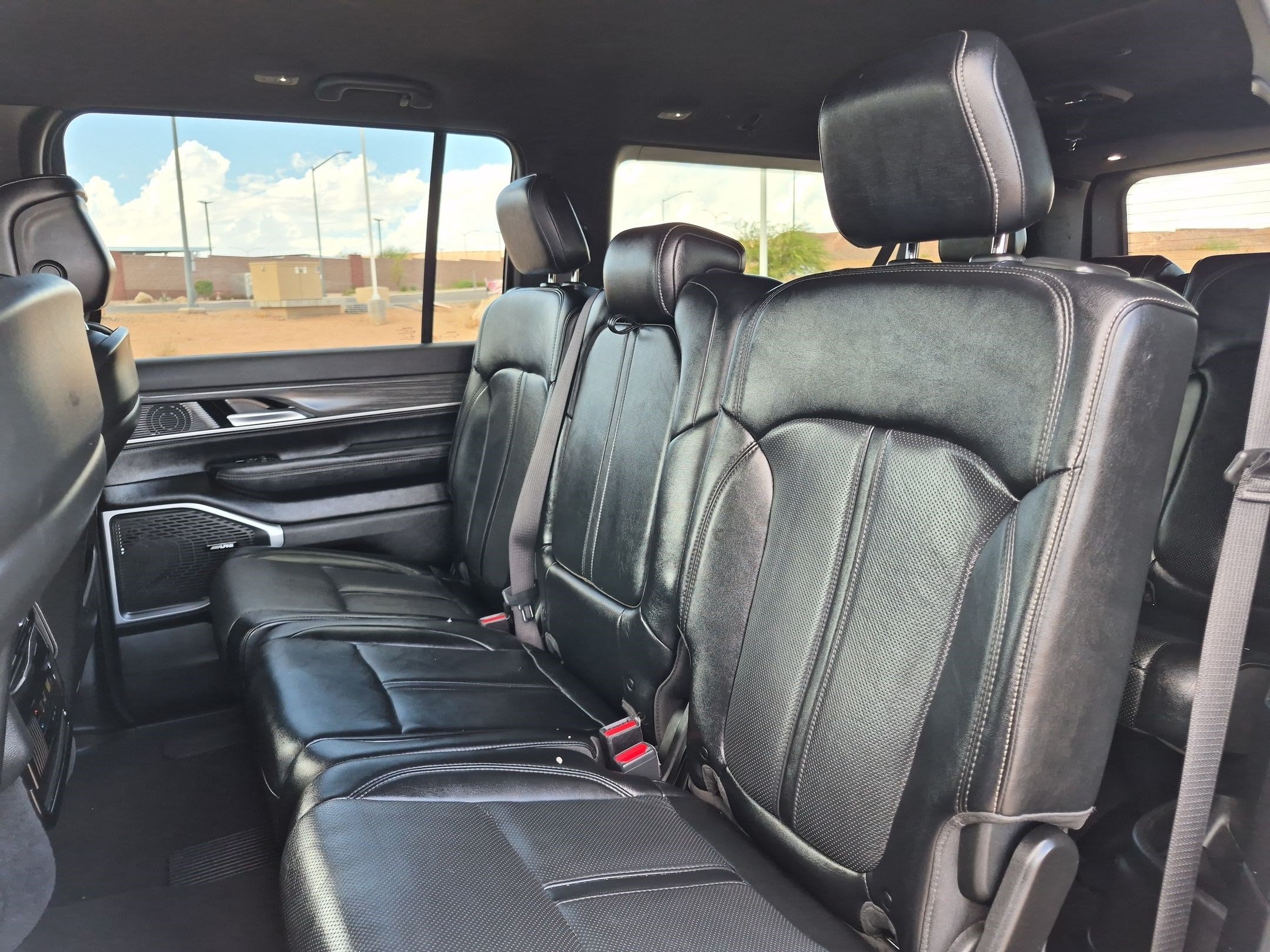 Used 2024 Jeep Wagoneer L Series II w/ Flexible Seating Group AWD/4WD image 27