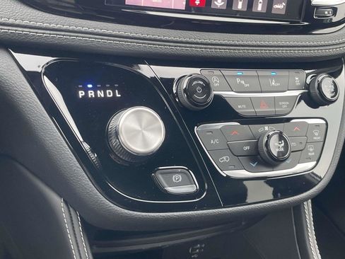 New 2026 Chrysler Pacifica Limited image 10