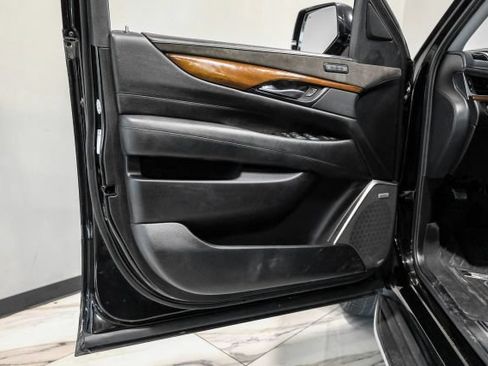 Used 2020 Cadillac Escalade ESV Luxury RWD image 38