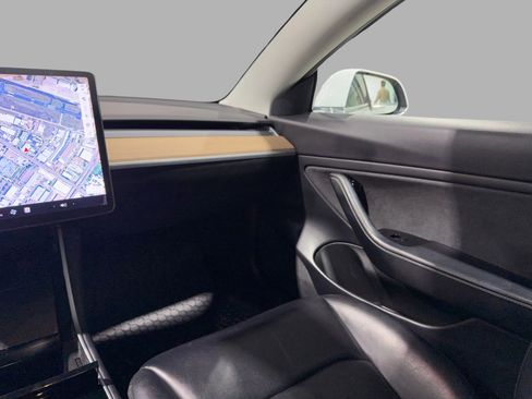 Used 2019 Tesla Model 3 Standard Range image 30