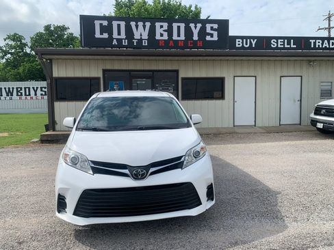 Used 2019 Toyota Sienna LE image 6