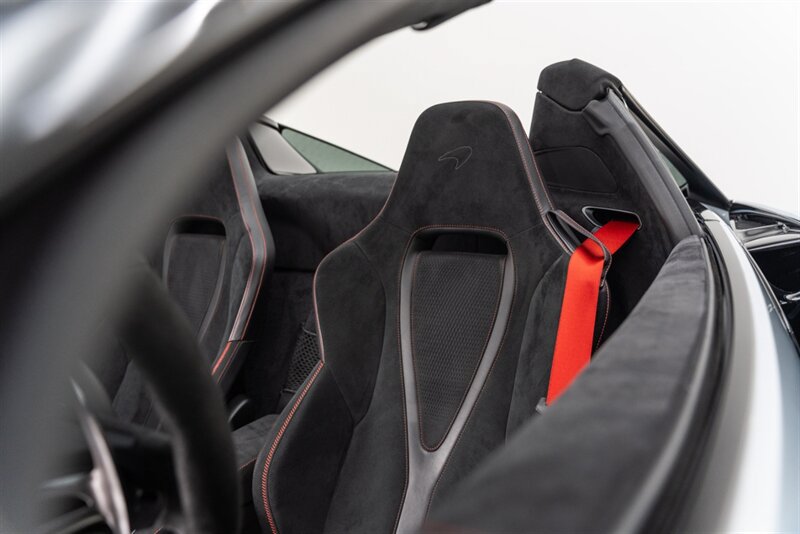 Used 2024 McLaren 750S Spider RWD image 47