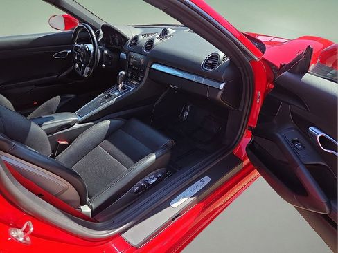 Used 2020 Porsche 718 Cayman S image 14