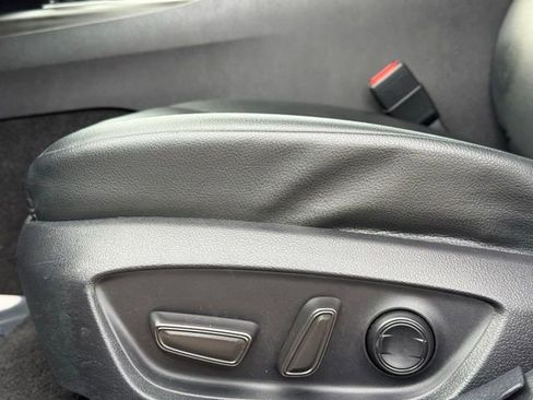 Used 2023 Toyota Camry SE image 12