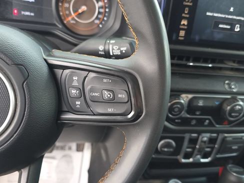 Used 2025 Jeep Gladiator Sport AWD/4WD image 17