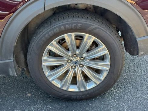 Used 2023 Ford Explorer Limited w/ Hybrid Equipment Group 310A AWD/4WD image 7
