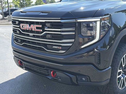 Used 2025 GMC Sierra 1500 AT4 w/ AT4 Premium Package AWD/4WD image 40