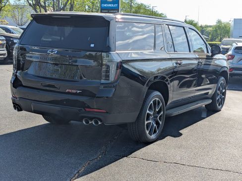 New 2026 Chevrolet Suburban RST w/ Comfort Package AWD/4WD image 9