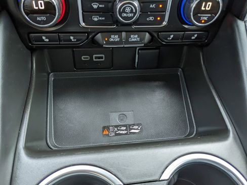 Used 2024 Chevrolet Tahoe Z71 w/ Luxury Package image 36