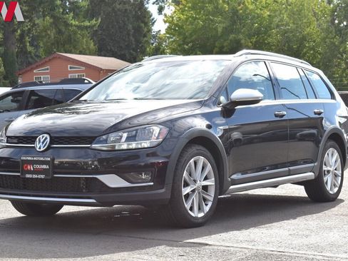 Used 2018 Volkswagen Golf Alltrack SE image 8