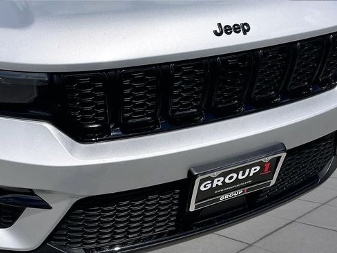 Used 2025 Jeep Grand Cherokee Limited w/ Black Appearance Package RWD image 31