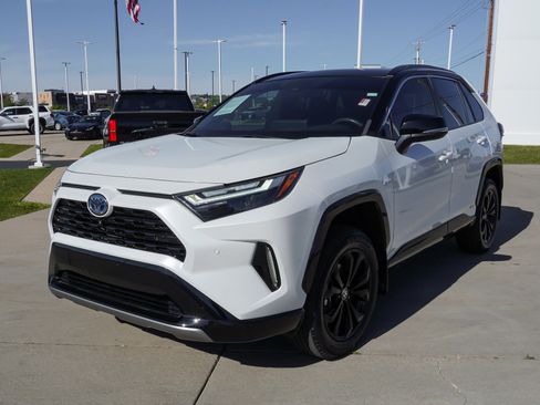 Used 2023 Toyota RAV4 XSE AWD/4WD image 4