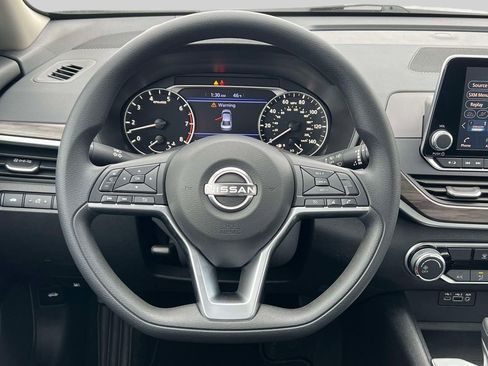 Used 2025 Nissan Altima 2.5 SV FWD image 14