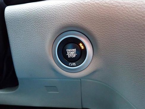 Used 2019 Chrysler Pacifica Touring-L image 21