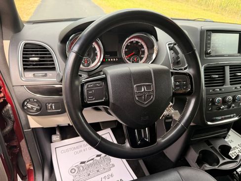 Used 2019 Dodge Grand Caravan SXT FWD image 14