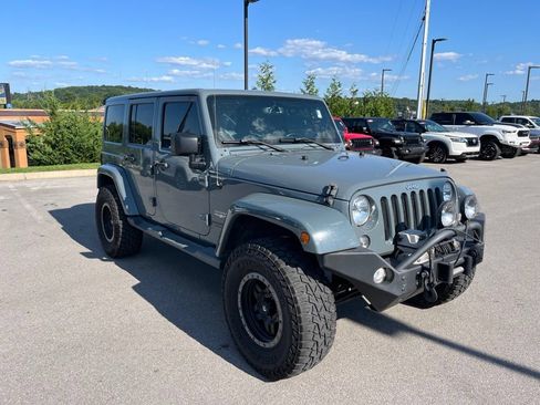 Used 2015 Jeep Wrangler Unlimited Sahara w/ Max Tow Package AWD/4WD image 2
