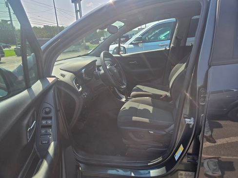 Used 2019 Chevrolet Trax LS w/ Tint and Cruise Package FWD image 7