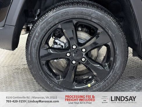 New 2025 Jeep Grand Cherokee Altitude AWD/4WD image 8