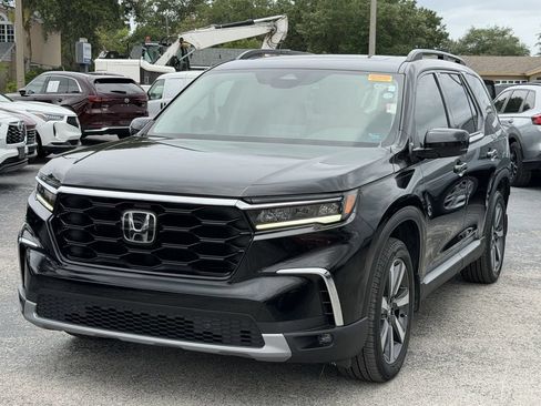 Used 2025 Honda Pilot Touring image 10
