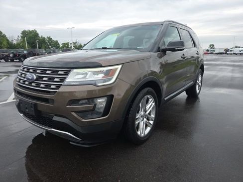 Used 2016 Ford Explorer XLT w/ Equipment Group 202A AWD/4WD image 2