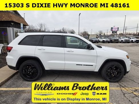 Used 2019 Jeep Grand Cherokee Laredo image 2