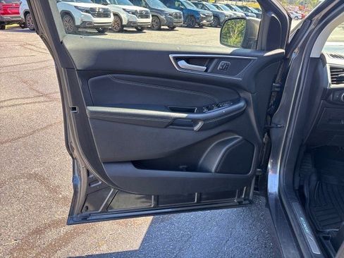 Used 2017 Ford Edge Titanium w/ Equipment Group 301A FWD image 10
