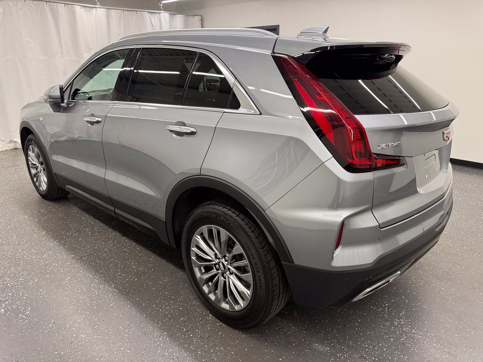 Used 2024 Cadillac XT4 Premium Luxury FWD image 3