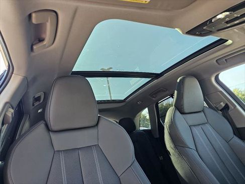 Used 2025 Audi Q5 Premium Plus w/ Premium Plus AWD/4WD image 3