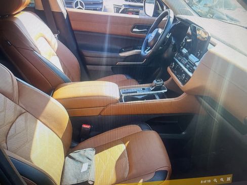 Used 2024 Nissan Pathfinder Platinum w/ Cargo Package image 7