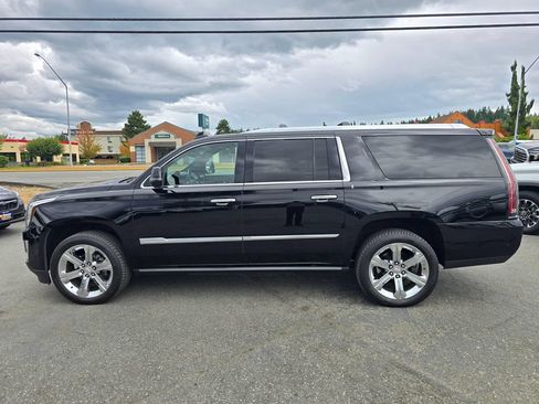 Used 2018 Cadillac Escalade ESV Platinum AWD/4WD image 4