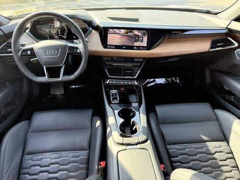 Used 2023 Audi e-tron GT Prestige w/ Prestige Package image 22