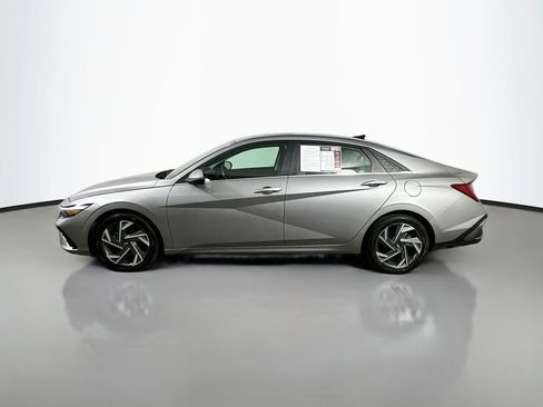 Used 2025 Hyundai Elantra Limited FWD image 5