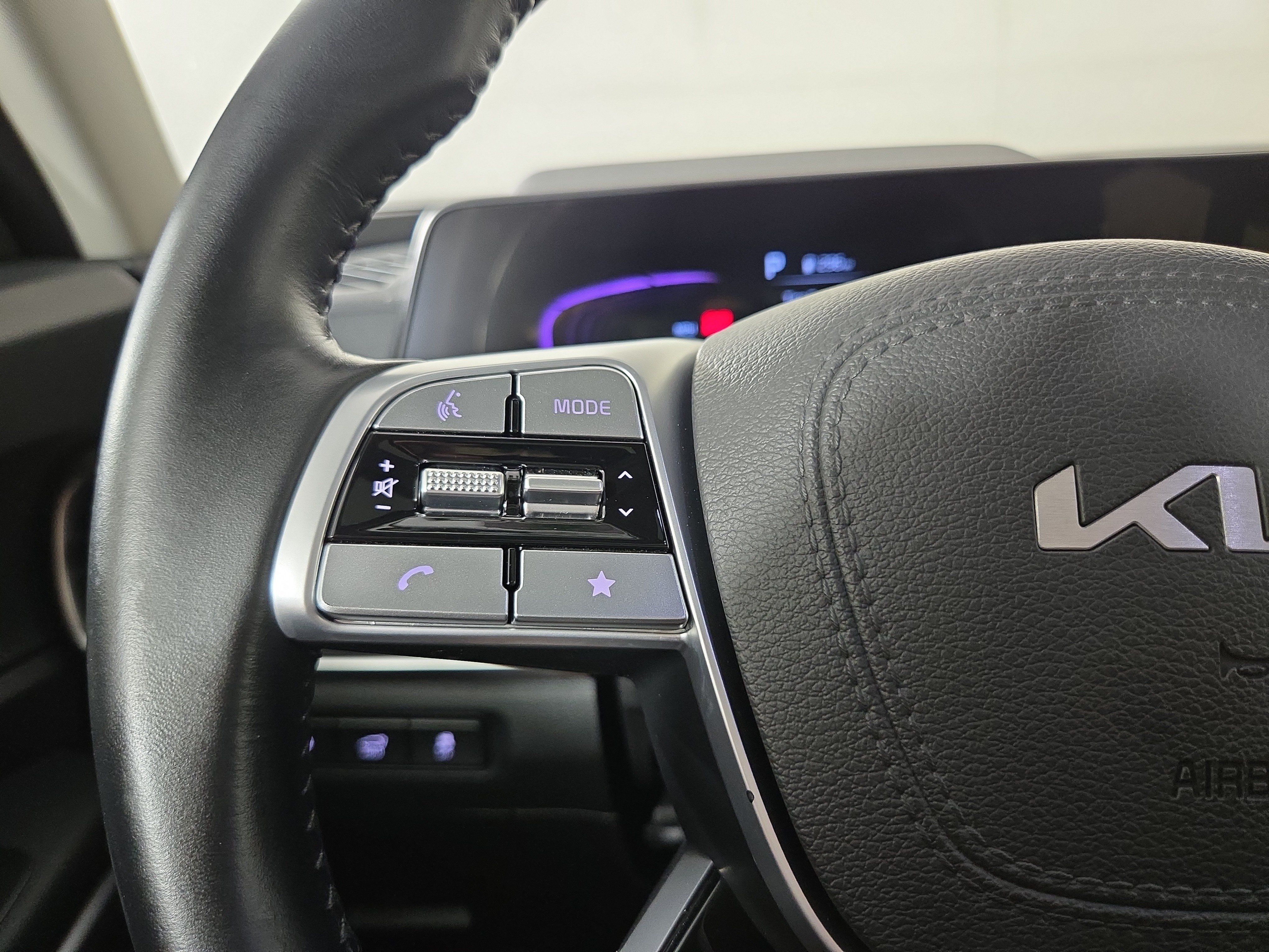 Used 2025 Kia Telluride S FWD image 16