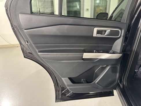 Used 2023 Ford Explorer XLT RWD image 16