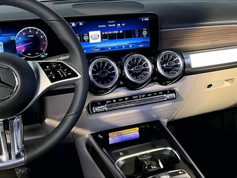 New 2026 Mercedes-Benz GLB 250 4MATIC image 8