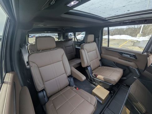 New 2026 Chevrolet Suburban High Country image 14