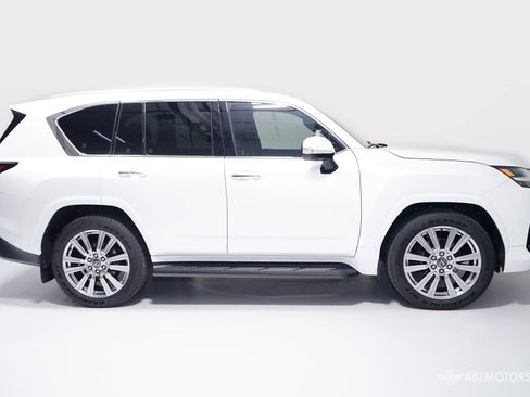 Used 2025 Lexus LX 700h Ultra Luxury w/ Accessory Package (2T) AWD/4WD image 3