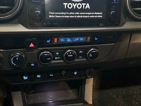 Used 2017 Toyota Tacoma TRD Off-Road w/ Premium & Technology Package image 14