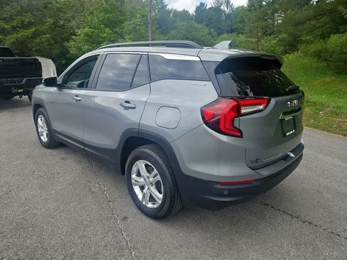 Used 2024 GMC Terrain SLE w/ Driver Convenience Package FWD image 3