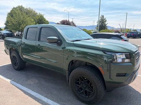 Used 2022 Nissan Frontier SV w/ Technology Package RWD image 2