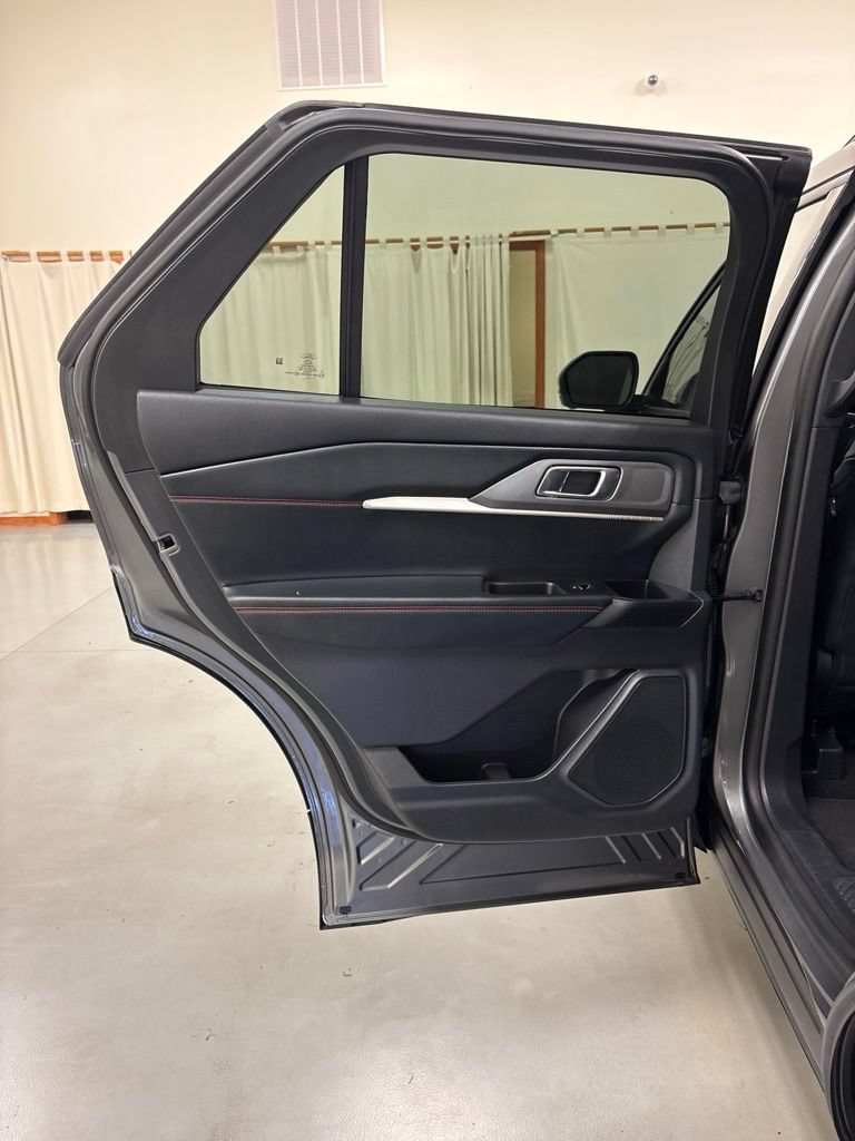 Used 2025 Ford Explorer ST-Line AWD/4WD image 25