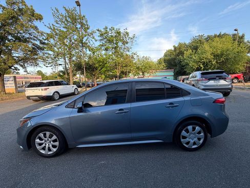 Used 2023 Toyota Corolla LE FWD image 3