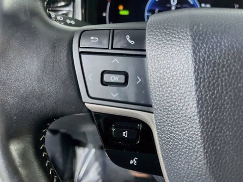 Used 2025 Toyota Camry SE FWD image 15