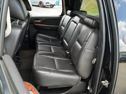 Used 2013 Chevrolet Avalanche LTZ RWD image 9